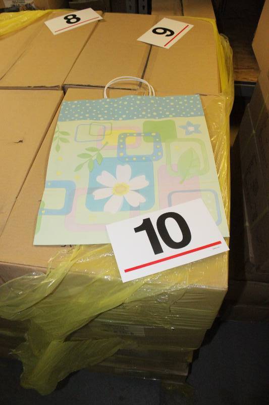 500 Fun Retro Flower Jumbo Handled Gift Bag (5 cases of 100 bags each case)