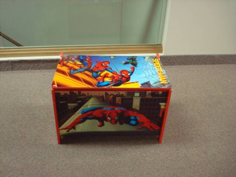 lot 10 image: Spiderman Toy Chest, Used