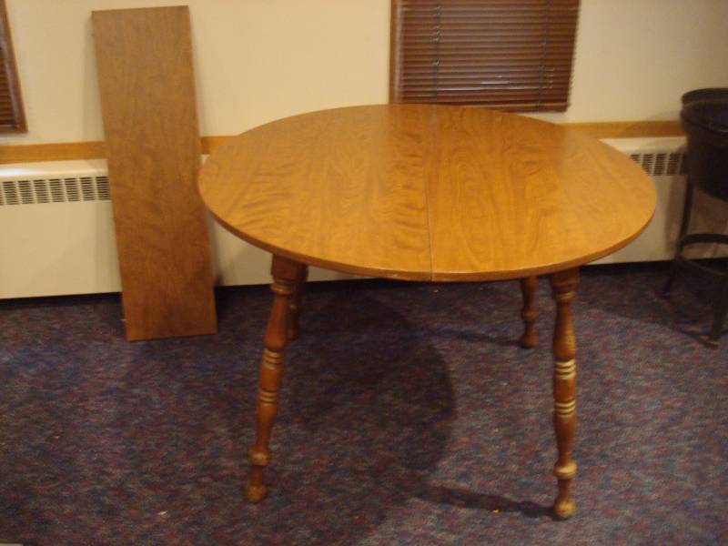 lot 20 image: Round Kitchen Table With Leaf, Some Wear