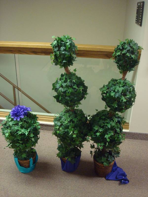 lot 26 image: Lot Of Fake Plants