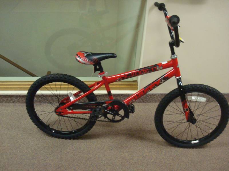 lot 28 image: Boys Huffy Bicycle, Like New Condition, 20 Bike