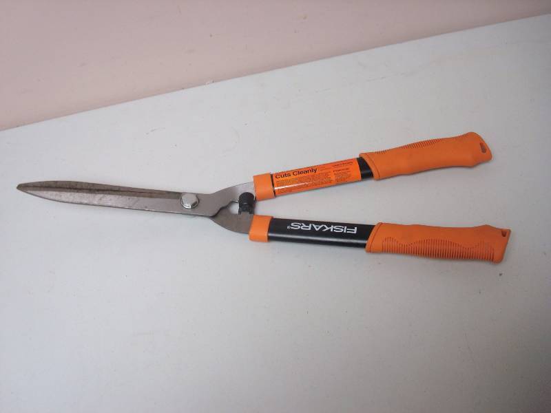 lot 34 image: Pair Of Fiskars Yard Shears