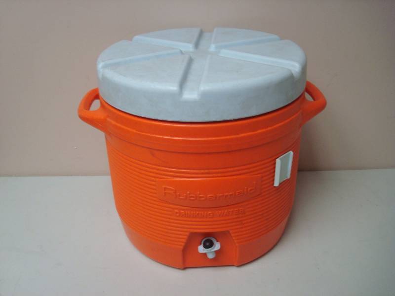 lot 35 image: Rubbermaid Water Cooler Dispenser