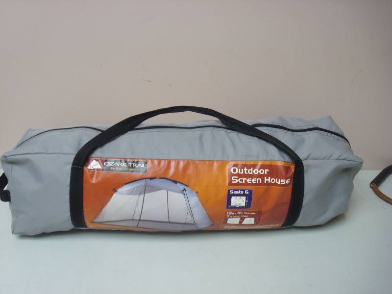 lot 36 image: Outdoor Screen House Tent, Used, Looks Cpmplete