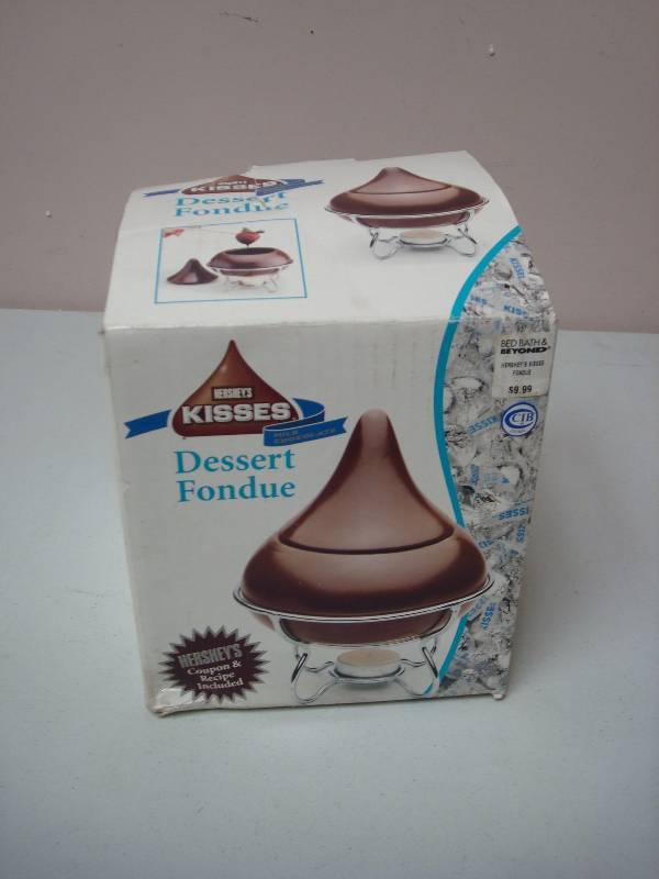 lot 61 image: Hershey Kiss Fondue Set