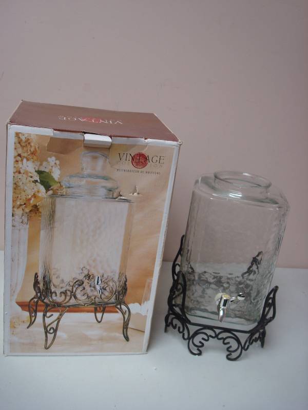 lot 62 image: Glass And Metal Drink Dispenser