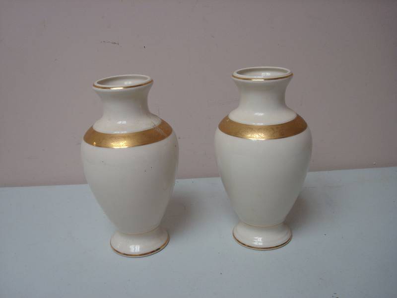 lot 77 image: Pair Of Ethan Allen Tea Jar Vases