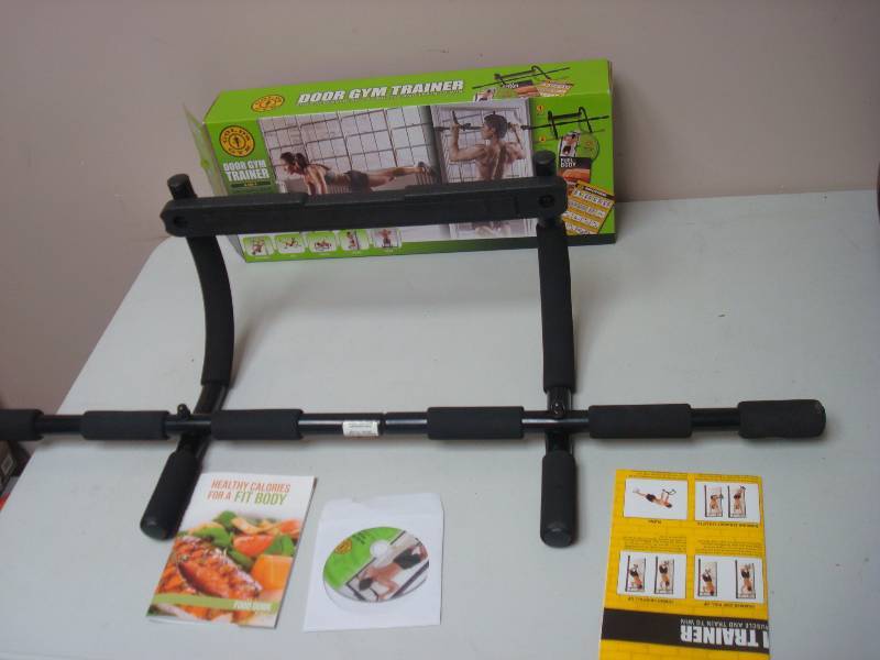 lot 92 image: Gold Gym Door Gym Trainer