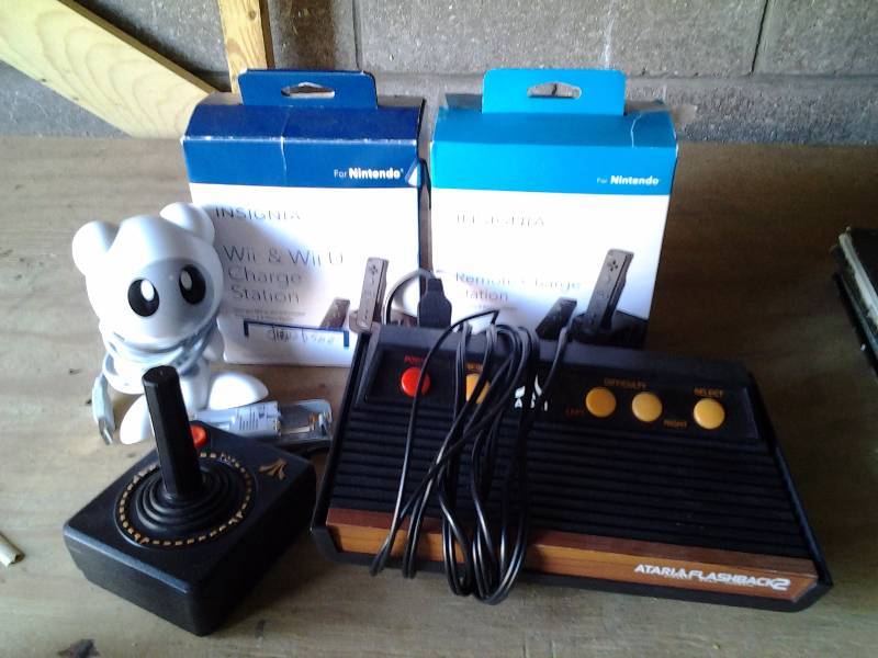 Box Lot Atari Console, Wii Chargers