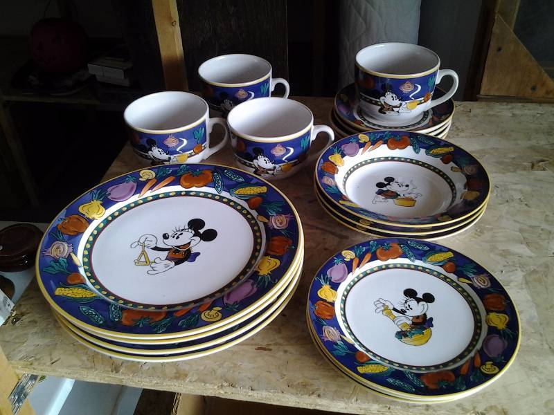 Disney Mickey Mouse Dish Set