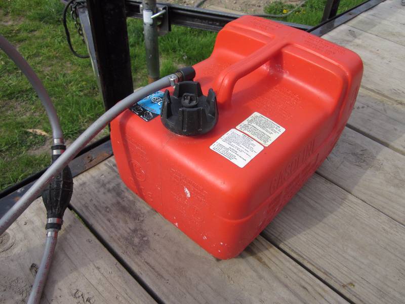 Mercury 9.9 HP 4 Stroke Outboard Motor and Gas Tank Estate Auction