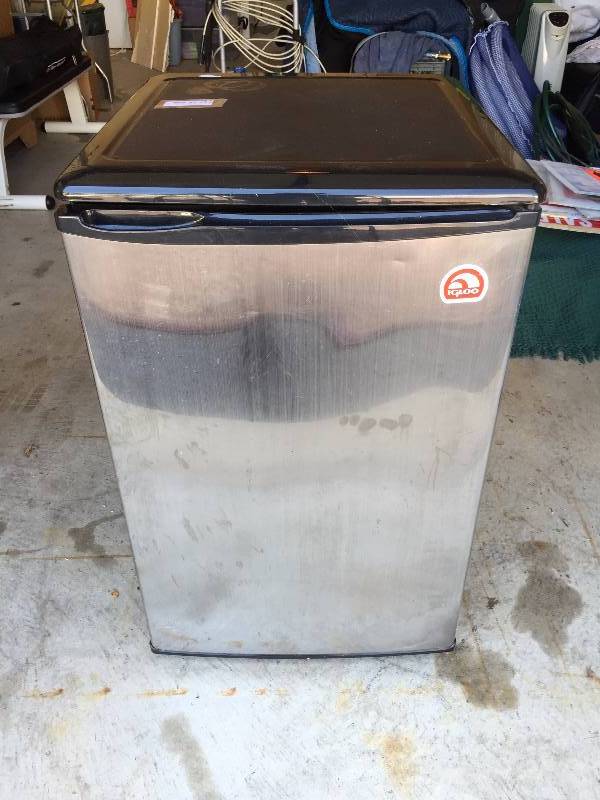 lot 35 image: Igloo Stainless Steel Door Mini Refrigerator Stainless Steel Mini Dorm Room Beverage Cooler Garage Beer Fridge Micro Brewing Wine Lab Cabin - Excellent Working & Very Clean Inside