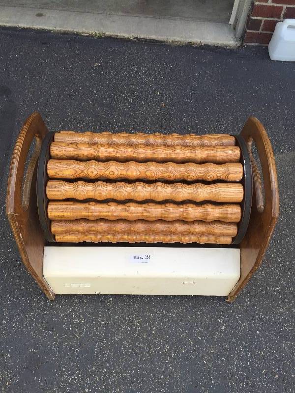 lot 36 image: Vintage Wood Cellulite Electric Roller - Works
