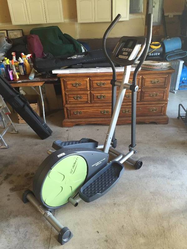 lot 42 image: Weslo Momentum 220 X Elliptical Trainer - Like New Condition Retails - $300.00