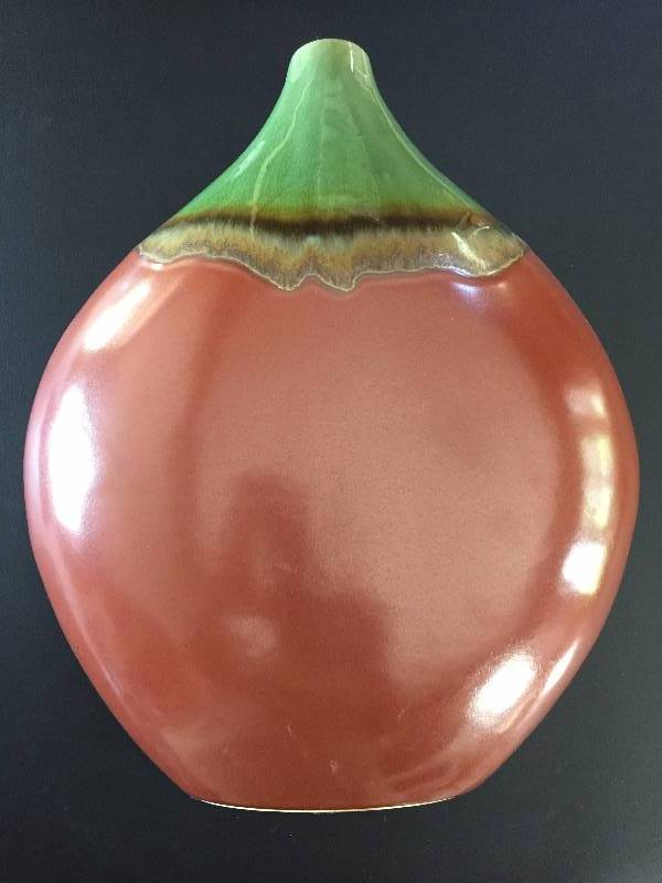 lot 86 image: 16 Decorative Stone Vase
