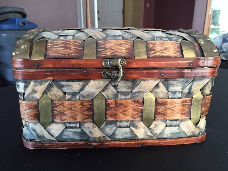 lot 92 image: Pier One Brass & Wood Woven Keepsake Small Latching Trunk