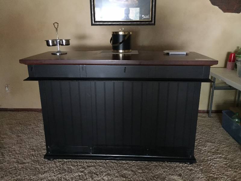 lot 96 image: Shake Up Your Social Life Wet Bar Includes Everything In All Pictures - Lots