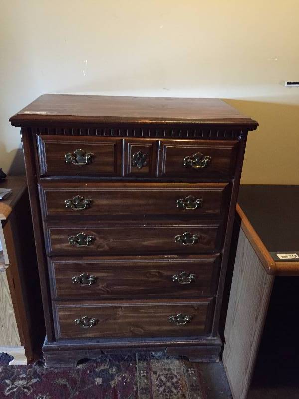 lot 105 image: Beautiful 42 Quality Basset Furniture Chest Of Drawers - A Few Scuffs on the Front but overall very nice - Look at the details