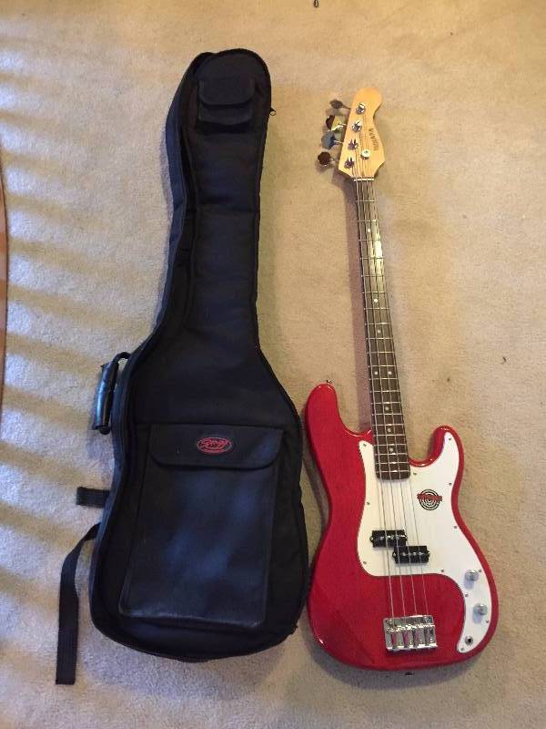 lot 123 image: Indiana Spitfire Bass  and Gigcase - Excellent