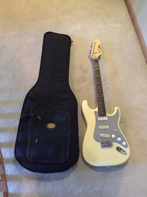 lot 124 image: Fender Squire Strat & Gigbag - Excellent Condition