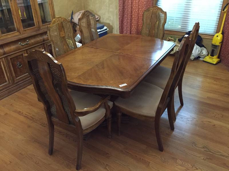 lot 69 image: WOW High Quality Gorgeous Vintage Bernhardt Dining Room Set With 2 Extra Leaves & 6 Chairs - Matching China Hutch on Lot #72