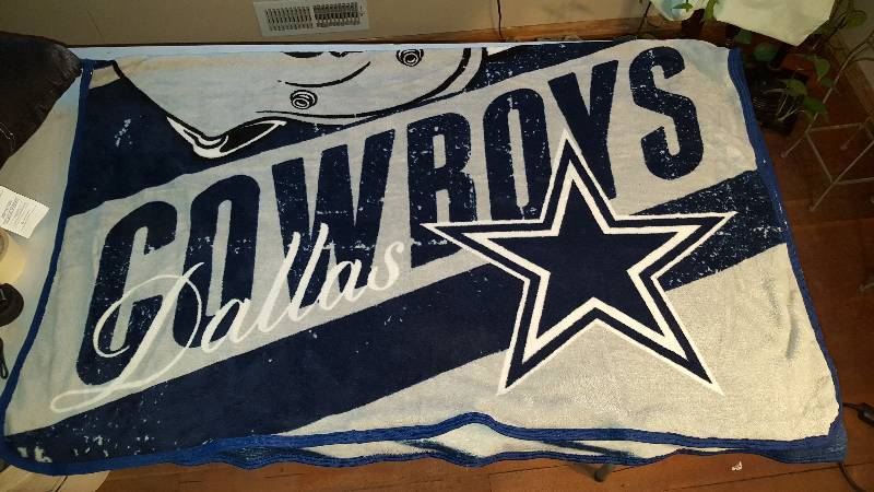 Dallas Cowboys NFL MicroPlush Throw Blanket.
