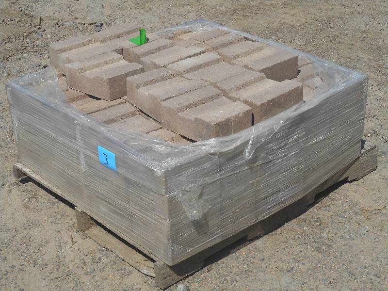(1) Pallet Of Unused Landscape Bloc...