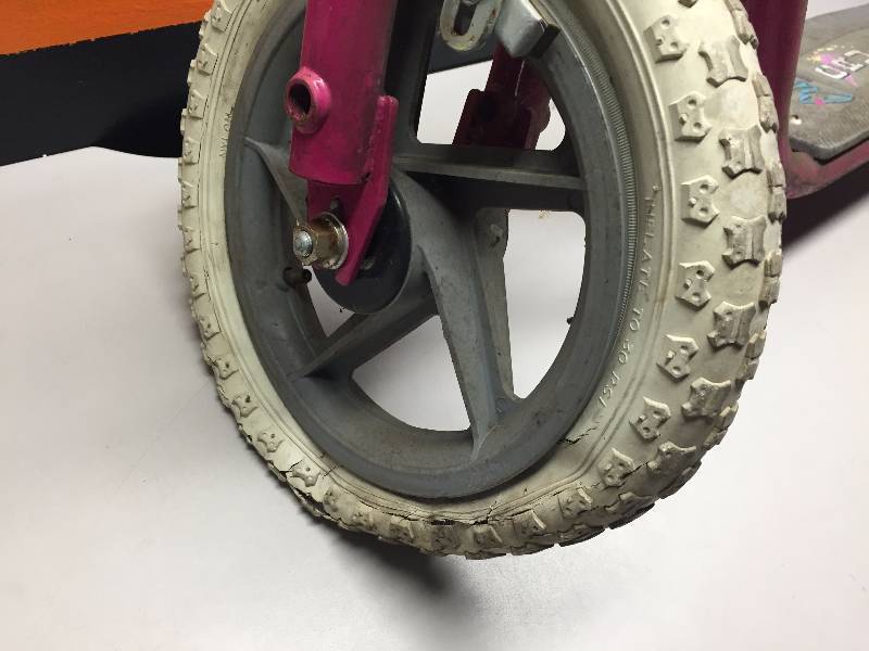 lot 14 image: CURB CRUISER SCOOTER (NEEDS WORK)