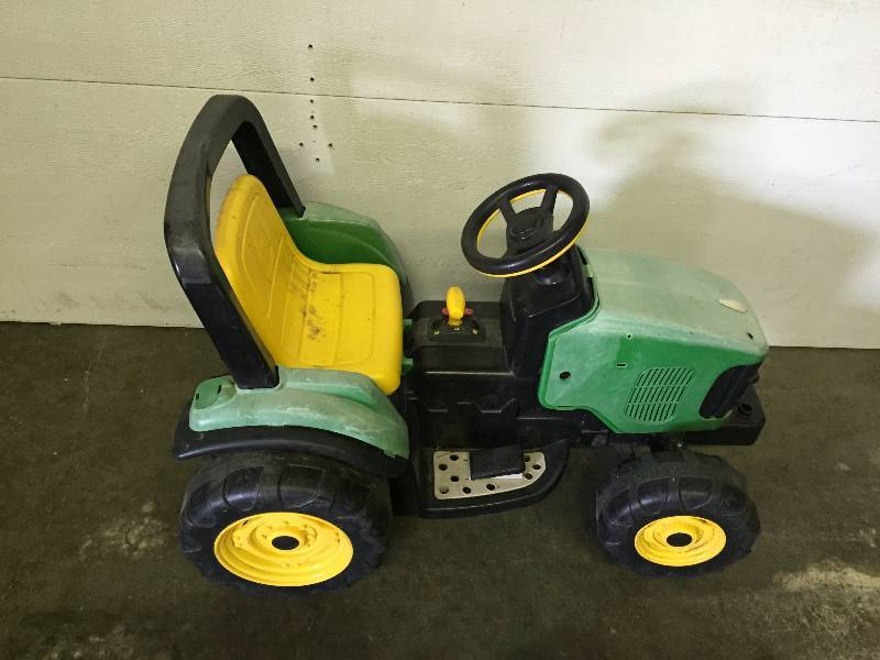 lot 16 image: JOHN DEERE ELECTRIC TRACTOR (WORKING CONDITION)