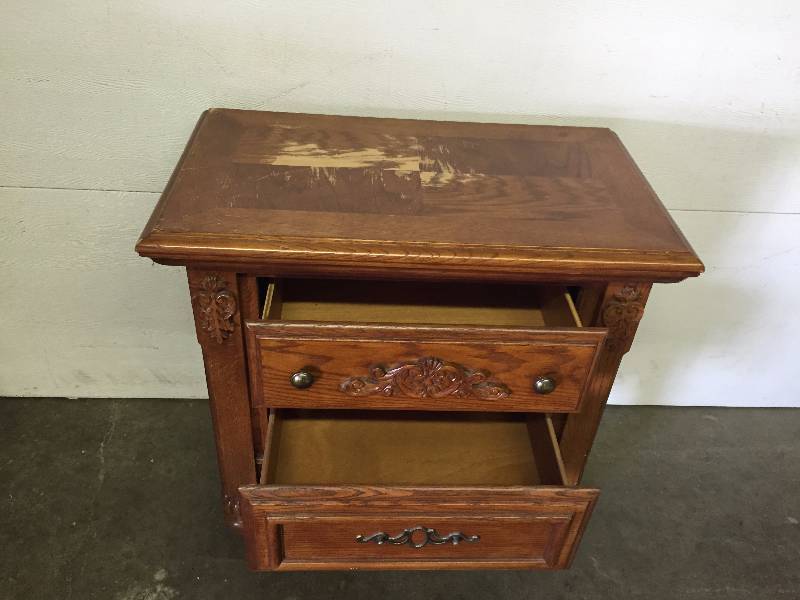 lot 17 image: SMALL DRESSER