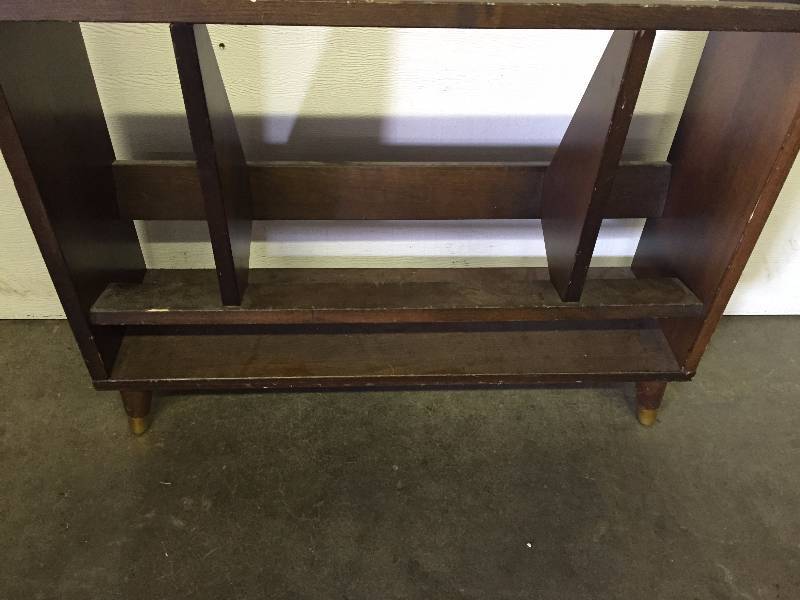 lot 18 image: BOOK SHELF