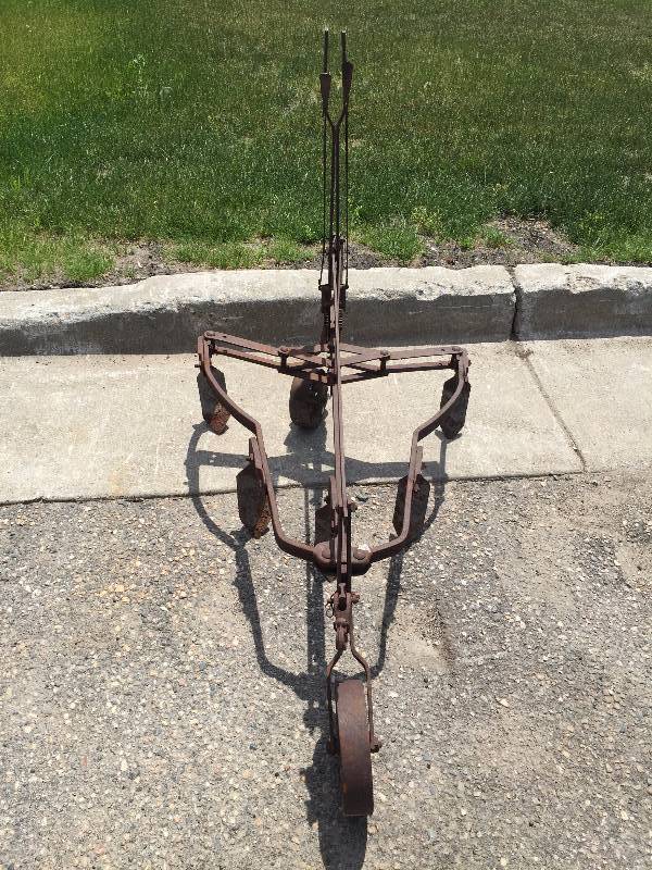 lot 41 image: VINTAGE HORSE DRAWN CULTIVATOR