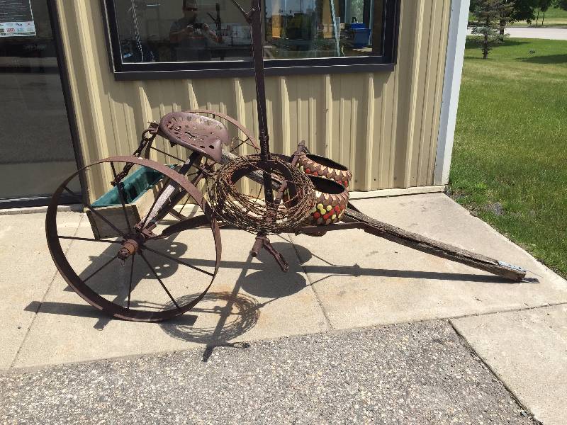 lot 42 image: VINTAGE HORSE DRAWN PLANTER CONVERTED TO LAWN DECOR