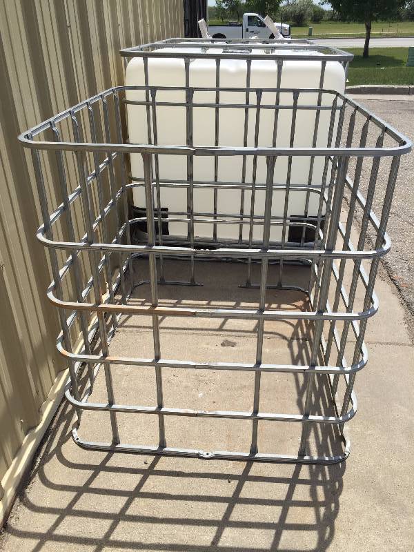 lot 69 image: TOTE CAGE AND METAL MOUNTING BRACKET