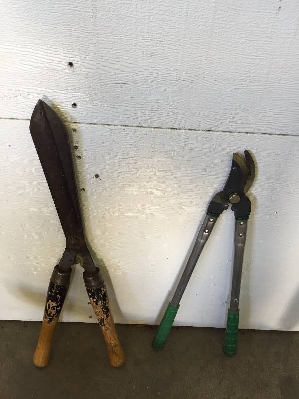 lot 54 image: VINTAGE SCYTHE, HEDGE TRIMMER, ASHTON PRUNNER