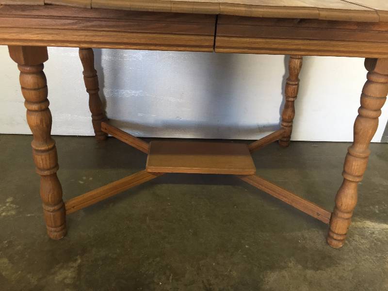 lot 59 image: WOODEN TABLE 44 X 30 WITH 2 7 LEAVES