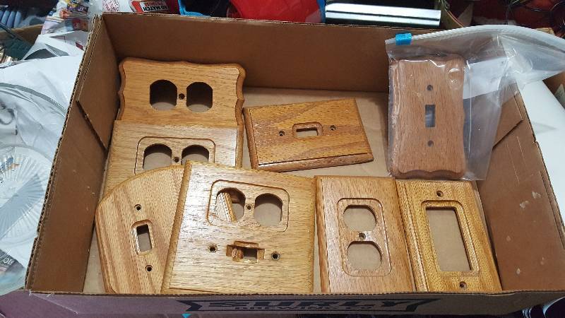 Lot of 8 wooden light switch and plug covers