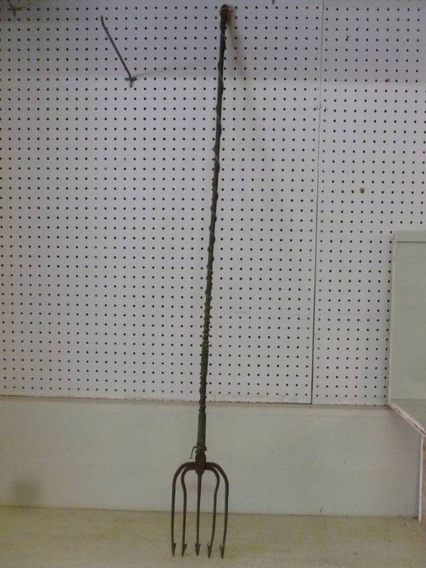 Dark House Spear