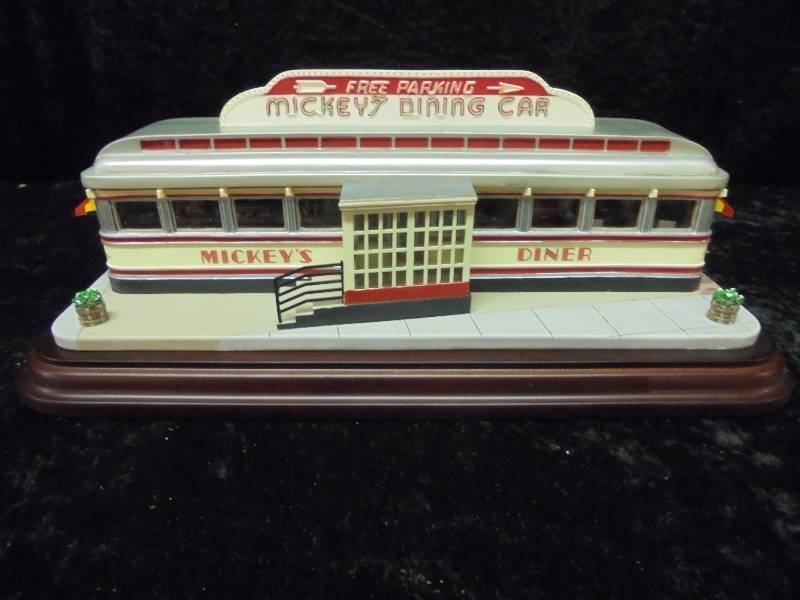 Danbury Mint Mickeys Diner - Lighted