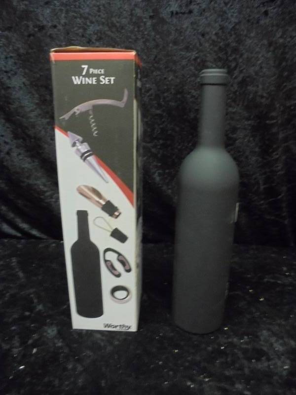 7 Piece Wine Set, New