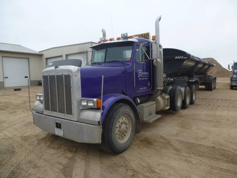 lot 2 image: 1996 Peterbuilt 379 Semi Tractor