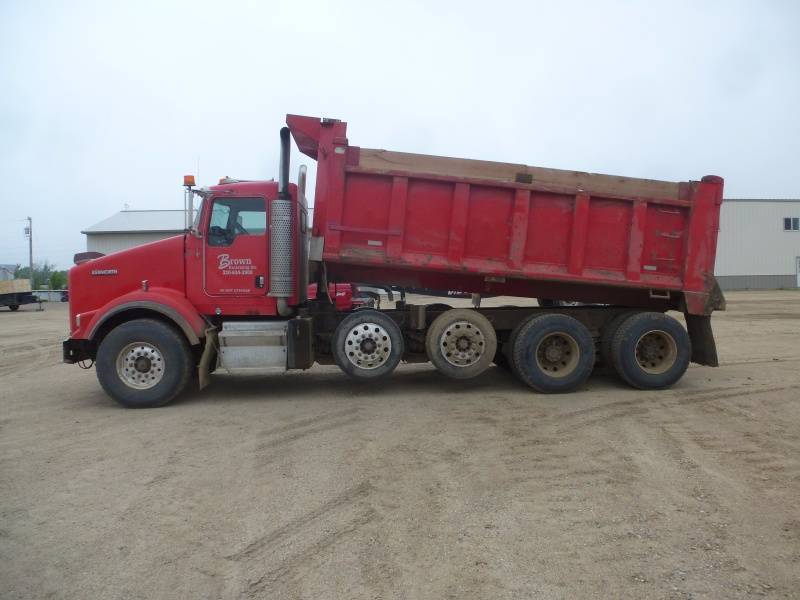 lot 6 image: 2004 Kenworth T-800 Dump Truck