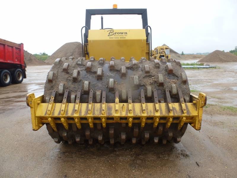 lot 9 image: Case Sheep Foot Vibratory Packer