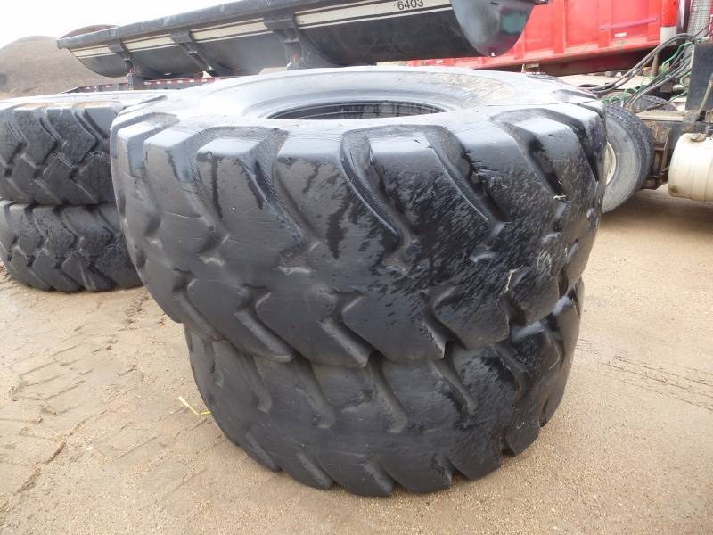 lot 39 image: Firestone Roc Grip Tires