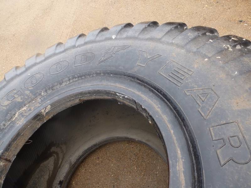 lot 40 image: Goodyear Unisteel Tire