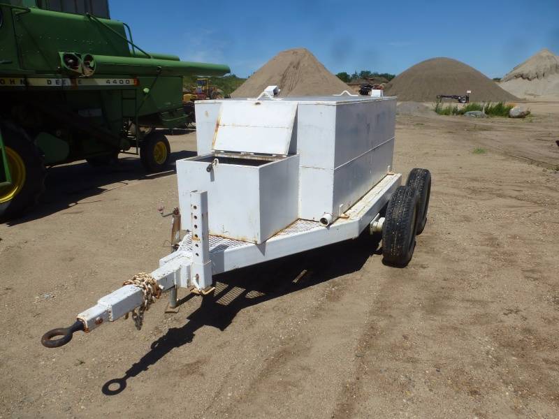 lot 47 image: Fuel Tank & Trailer