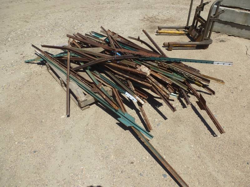 lot 62 image: Steel Fence Posts
