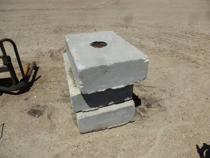 lot 64 image: Cement Weights