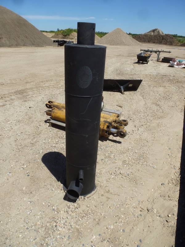 lot 71 image: Cat Challenger Muffler