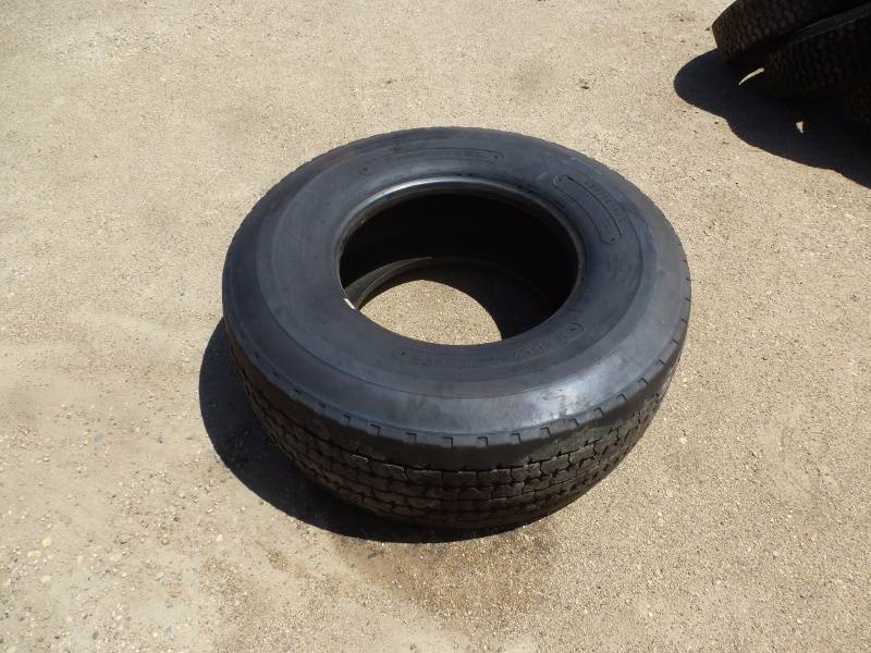 lot 100 image: Kelly K Ram Tire